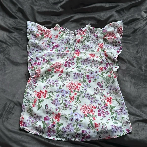Floral Top - Picture 4 of 10